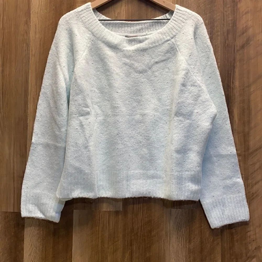 VICTORIA’S SECRET SWEATER 